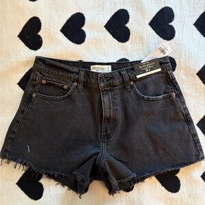 Abercrombie - NWT - Curve Love High Rise 90s Cutoff Short sz 28 - Washed Black